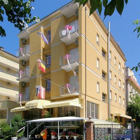 Hotel Giumer Rimini Buitenkant foto