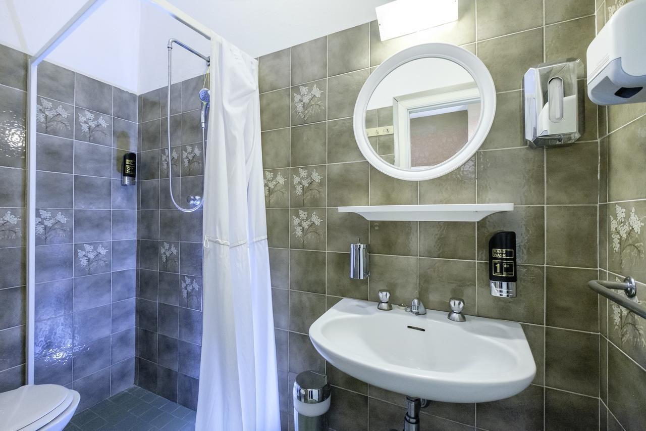 Hotel Giumer Rimini Buitenkant foto