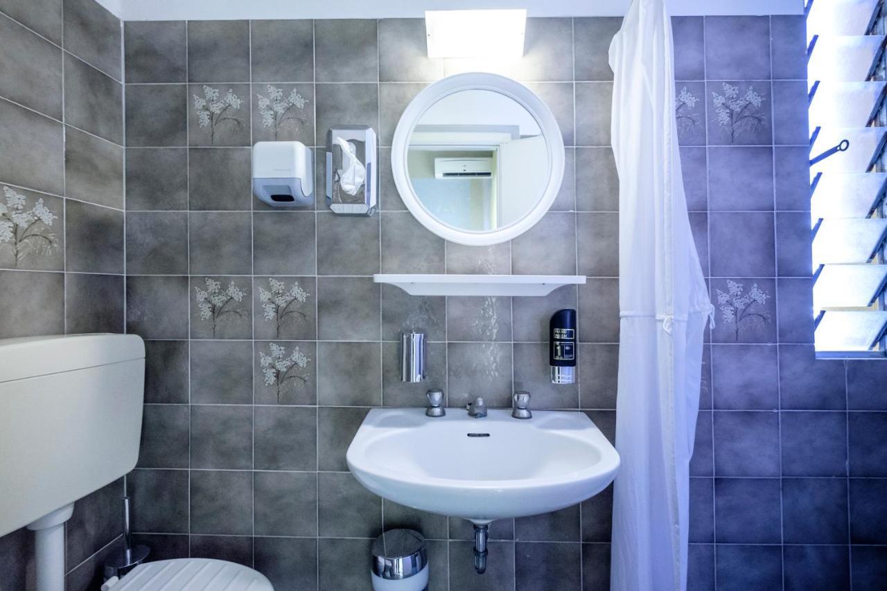 Hotel Giumer Rimini Buitenkant foto