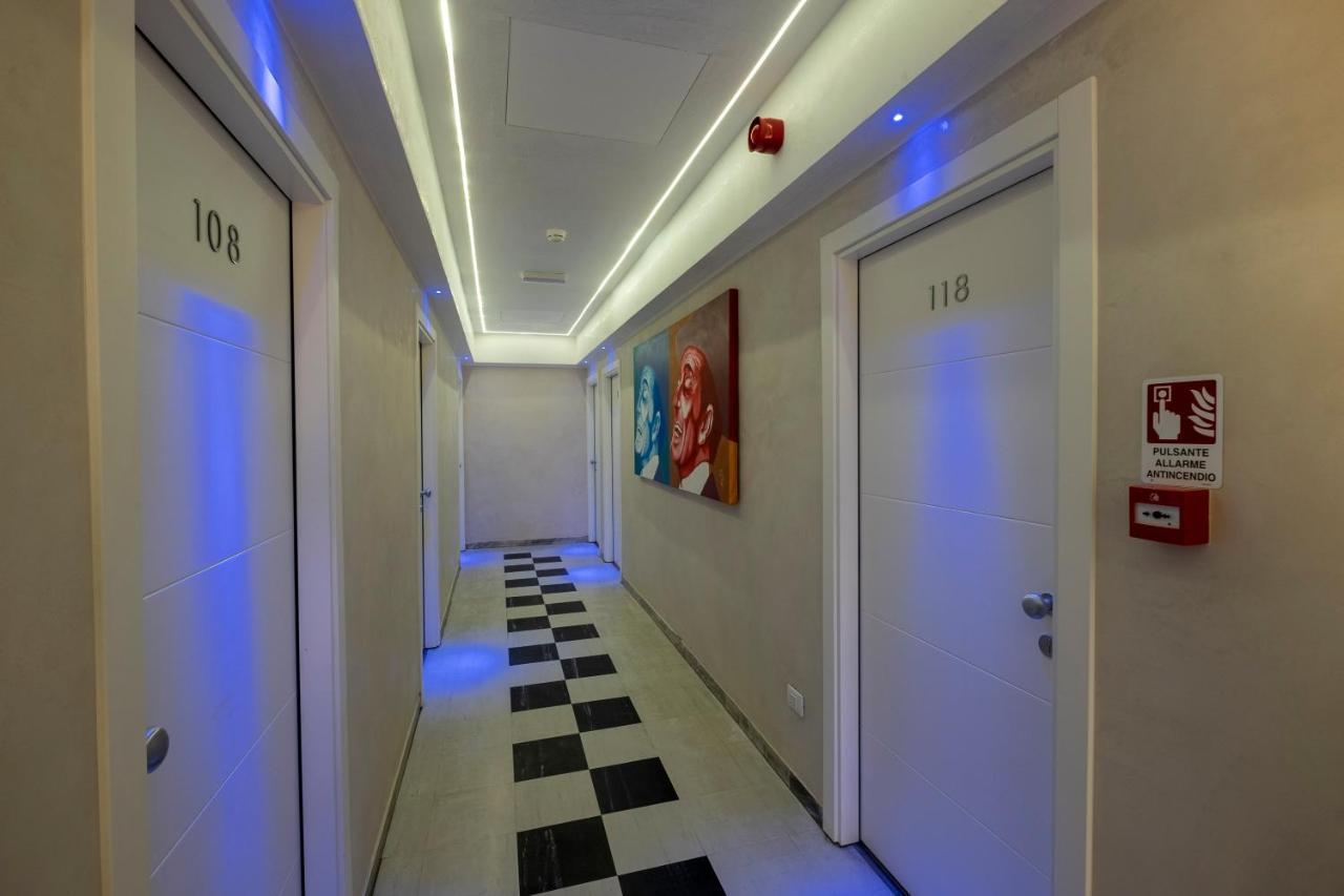 Hotel Giumer Rimini Buitenkant foto