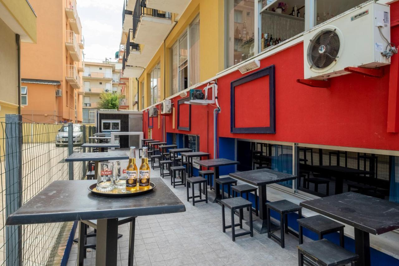 Hotel Giumer Rimini Buitenkant foto
