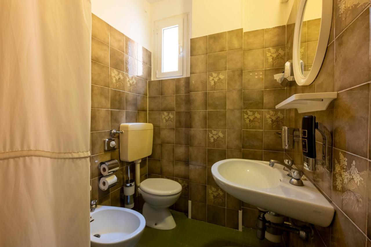 Hotel Giumer Rimini Buitenkant foto