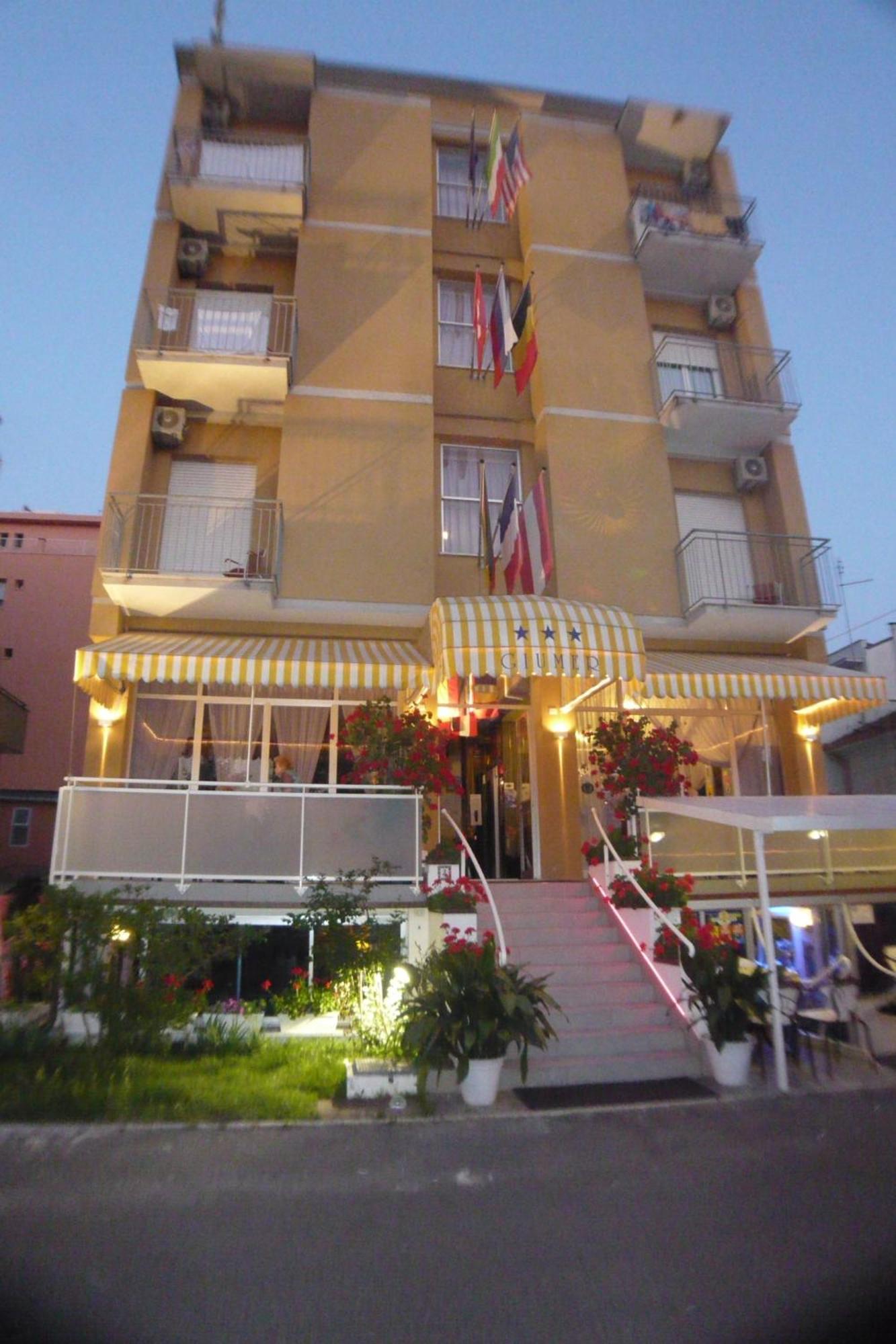 Hotel Giumer Rimini Buitenkant foto