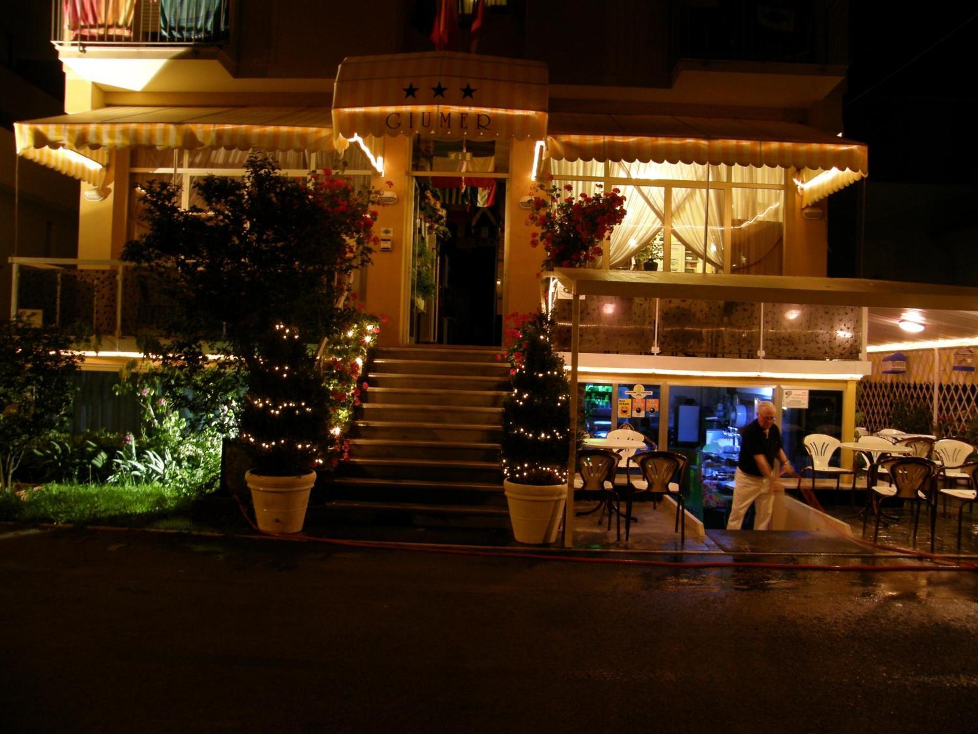 Hotel Giumer Rimini Buitenkant foto
